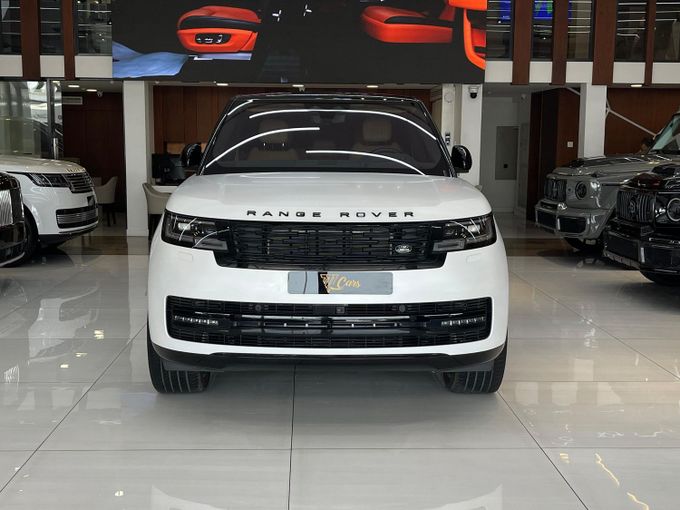 Подержанный Land Rover Range Rover P530 MHEV V, 4.4 л, 2023 в Дубае от 777 CARS Белый цвет. GCC | AUTO.AE