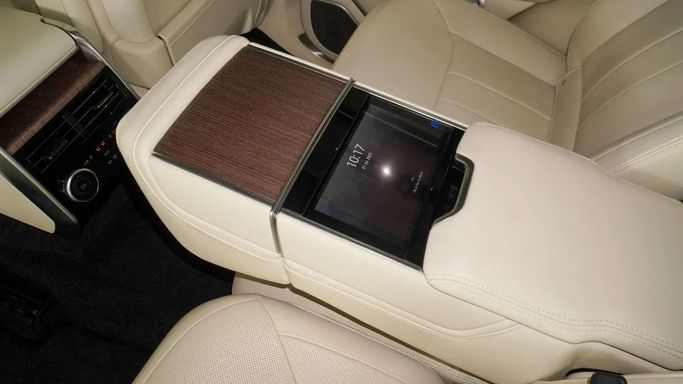 مستعملة Land Rover Range Rover P530 MHEV V, 4.4 l, 2024 في في دبي من Laith Alobaidi Motors، اللون أسود. المواصفات الأوروبية | AUTO.AE