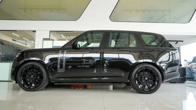 مستعملة Land Rover Range Rover P530 MHEV V, 4.4 l, 2024 في في دبي من Laith Alobaidi Motors، اللون أسود. المواصفات الأوروبية | AUTO.AE