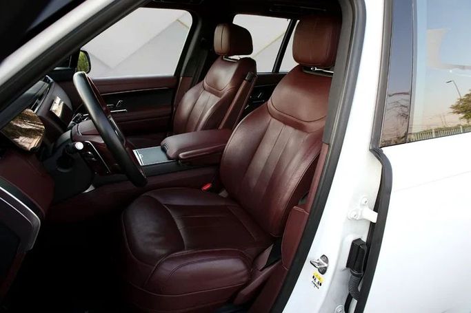 مستعملة Land Rover Range Rover P400 MHEV V, 3.0 l, 2023 في في دبي من Mohammad Alkarak Motors، اللون أبيض. مواصفات الخليج | AUTO.AE