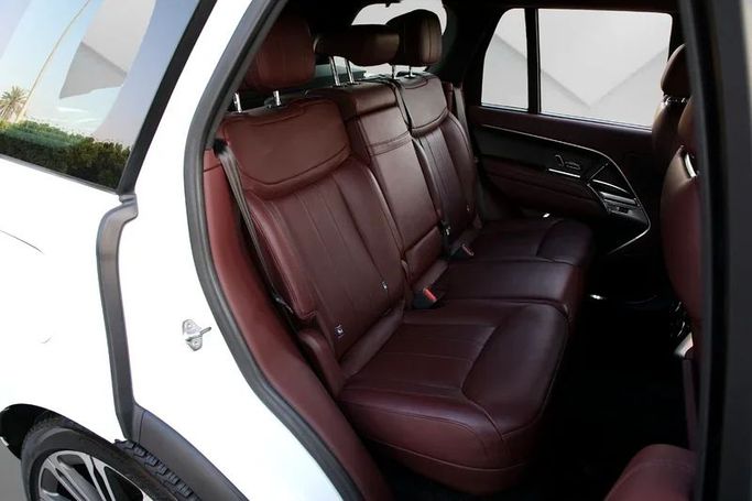 مستعملة Land Rover Range Rover P400 MHEV V, 3.0 l, 2023 في في دبي من Mohammad Alkarak Motors، اللون أبيض. مواصفات الخليج | AUTO.AE