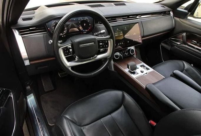 مستعملة Land Rover Range Rover P530 MHEV V, 4.4 l, 2022 في في دبي من Mohammad Alkarak Motors، اللون ذهبي. مواصفات الخليج | AUTO.AE