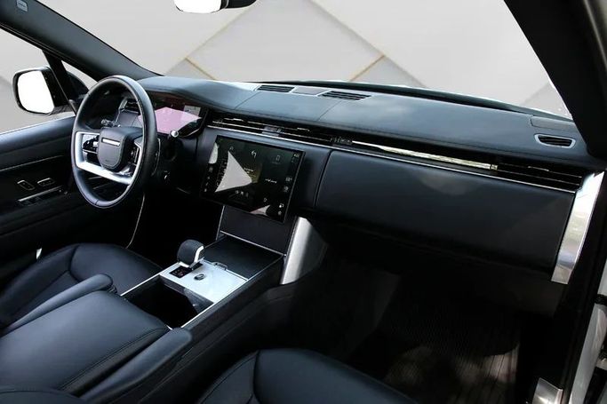 جديدة Land Rover Range Rover P400 MHEV V, 3.0 l, 2025 في في دبي من Mohammad Alkarak Motors، اللون أبيض. أخرى | AUTO.AE