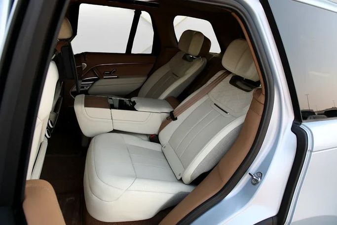 مستعملة Land Rover Range Rover P530 MHEV V, 4.4 l, 2023 في في دبي من Mohammad Alkarak Motors، اللون أزرق فاتح. أخرى | AUTO.AE