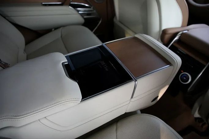 مستعملة Land Rover Range Rover P530 MHEV V, 4.4 l, 2023 في في دبي من Mohammad Alkarak Motors، اللون أزرق فاتح. أخرى | AUTO.AE
