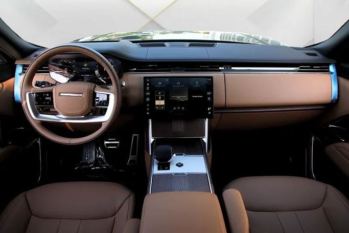 جديدة Land Rover Range Rover P530 MHEV V, 4.4 l, 2025 في في دبي من Mohammad Alkarak Motors، اللون أسود. مواصفات الخليج | AUTO.AE
