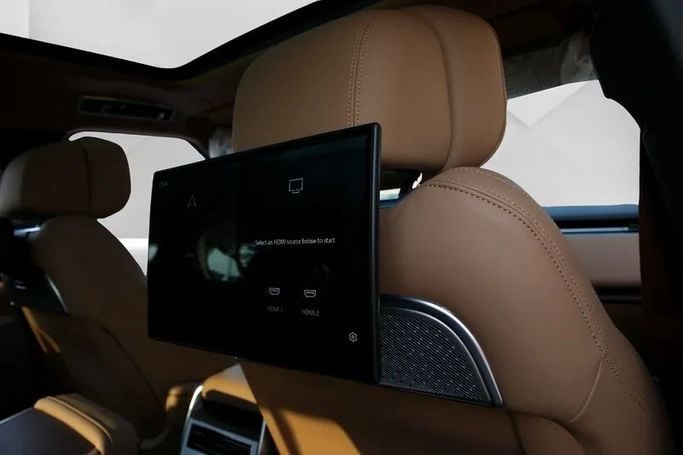 جديدة Land Rover Range Rover P530 MHEV V, 4.4 l, 2025 في في دبي من Mohammad Alkarak Motors، اللون أسود. مواصفات الخليج | AUTO.AE
