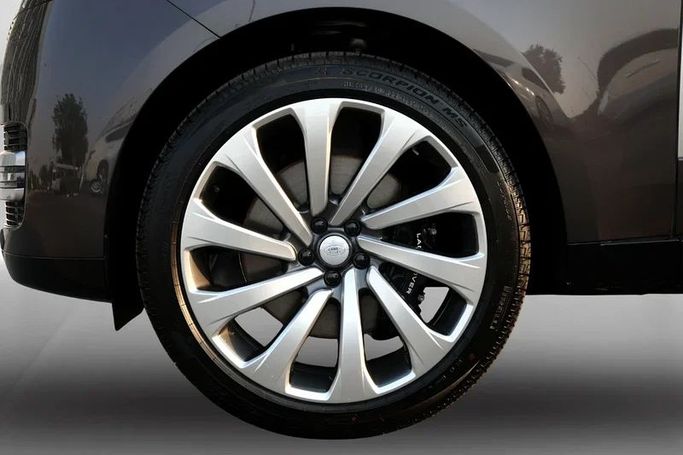 جديدة Land Rover Range Rover P530 MHEV V, 4.4 l, 2025 في في دبي من Mohammad Alkarak Motors، اللون أسود. مواصفات الخليج | AUTO.AE