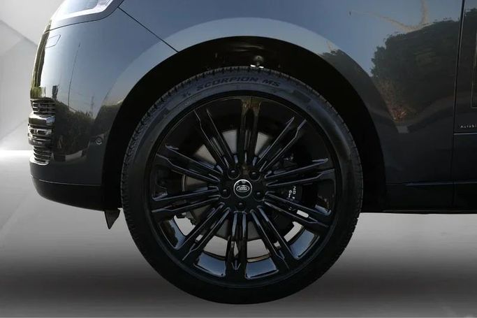 جديدة Land Rover Range Rover P530 MHEV V, 4.4 l, 2025 في في دبي من Mohammad Alkarak Motors، اللون رمادي. مواصفات الخليج | AUTO.AE