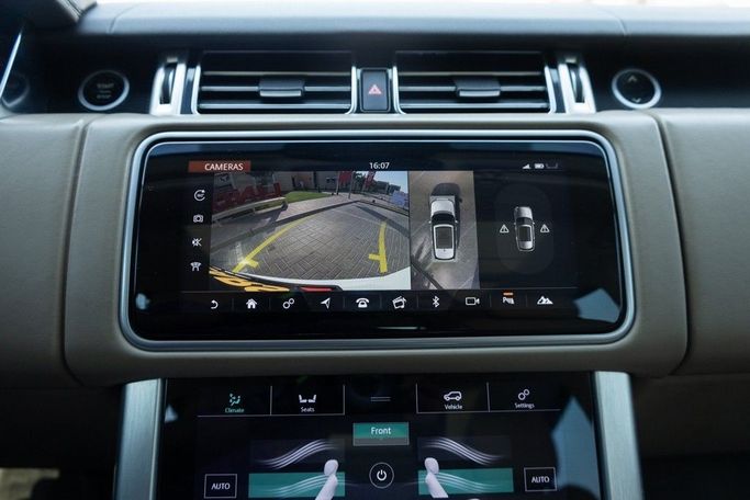 Подержанный Land Rover Range Rover IV Рестайлинг, 3.0 л, 2018 в Дубае от Linda Cars Белый цвет. GCC | AUTO.AE