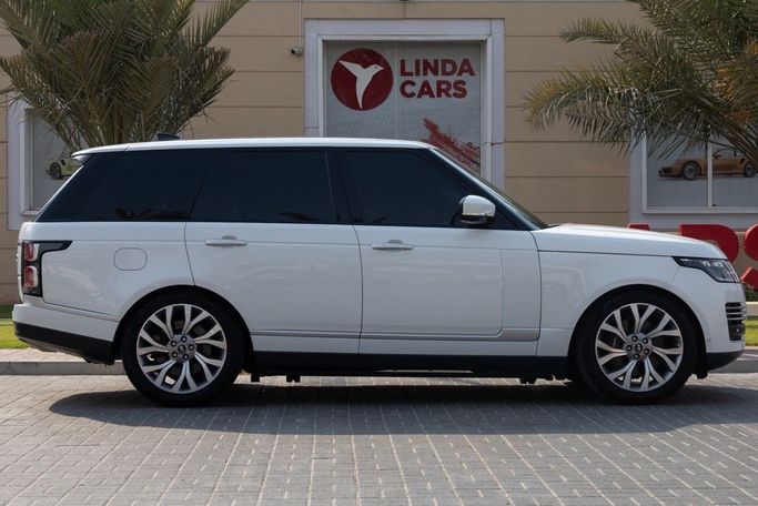 Подержанный Land Rover Range Rover IV Рестайлинг, 3.0 л, 2018 в Дубае от Linda Cars Белый цвет. GCC | AUTO.AE