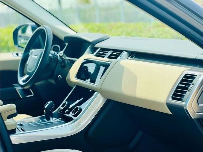 Подержанный Land Rover Range Rover IV Рестайлинг, 5.0 л, 2019 в Дубае от Ideal Cars LLC Серый цвет. GCC | AUTO.AE