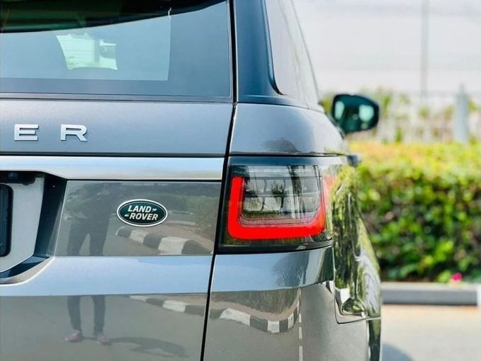 Подержанный Land Rover Range Rover IV Рестайлинг, 5.0 л, 2019 в Дубае от Ideal Cars LLC Серый цвет. GCC | AUTO.AE