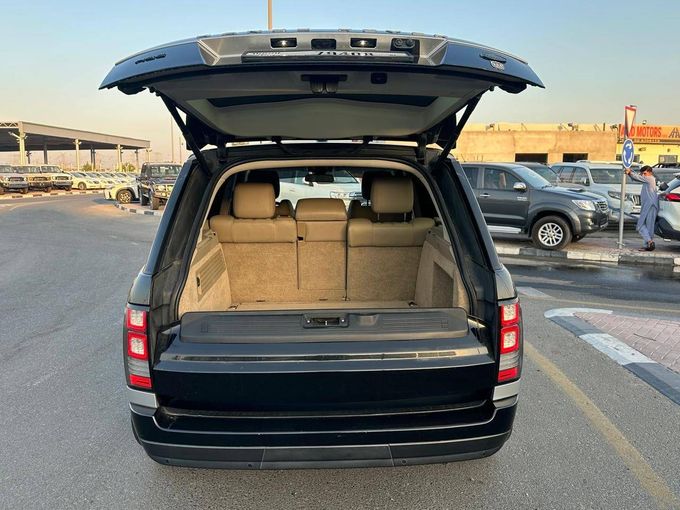 Подержанный Land Rover Range Rover IV, 5.0 л, 2016 в Дубае от Alhamd Motors Черный цвет. GCC | AUTO.AE