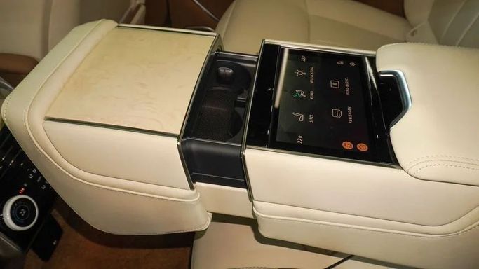 Новый Land Rover Range Rover P400 MHEV V, 3.0 л, 2025 в Дубае от Najem Motors Серый цвет. Европейская | AUTO.AE