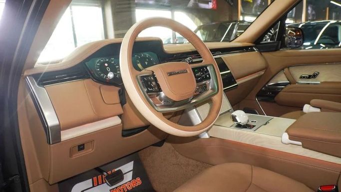 Новый Land Rover Range Rover P400 MHEV V, 3.0 л, 2025 в Дубае от Najem Motors Серый цвет. Европейская | AUTO.AE