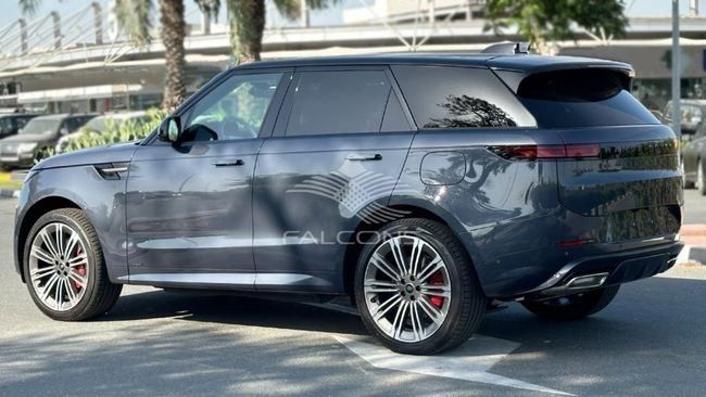 Новый Land Rover Range Rover P550e V, 3.0 л, 2024 в Дубае от Falcons GT Motors FZCO Серый цвет. Европейская | AUTO.AE