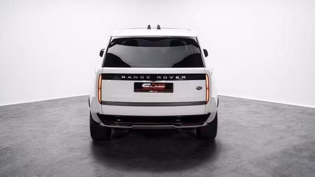 Used Land Rover Range Rover P530 MHEV V, 4.4 l, 2022 in Dubai by Al Ain Class Motors, White color. GCC Specs | AUTO.AE