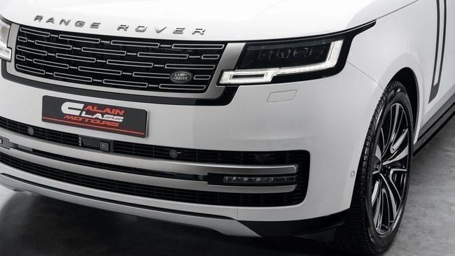 Used Land Rover Range Rover P530 MHEV V, 4.4 l, 2022 in Dubai by Al Ain Class Motors, White color. GCC Specs | AUTO.AE