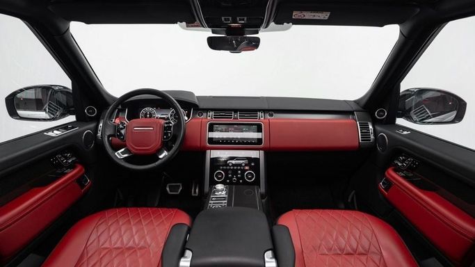 Подержанный Land Rover Range Rover SV IV Рестайлинг, 5.0 л, 2020 в Дубае от Al Ain Class Motors Серебристый цвет. GCC | AUTO.AE