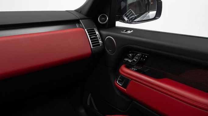 Подержанный Land Rover Range Rover SV IV Рестайлинг, 5.0 л, 2020 в Дубае от Al Ain Class Motors Серебристый цвет. GCC | AUTO.AE