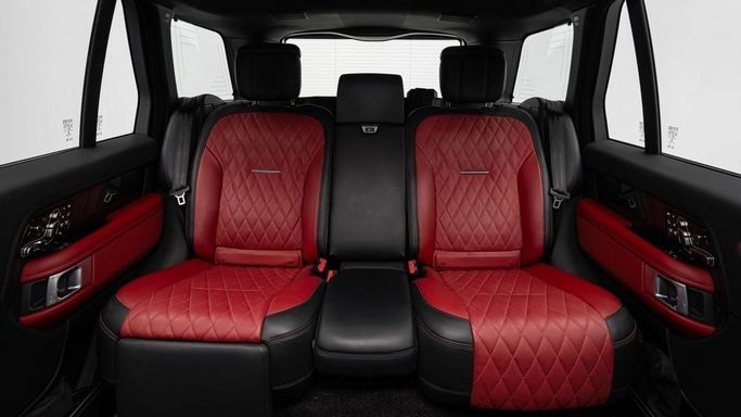 Подержанный Land Rover Range Rover SV IV Рестайлинг, 5.0 л, 2020 в Дубае от Al Ain Class Motors Серебристый цвет. GCC | AUTO.AE