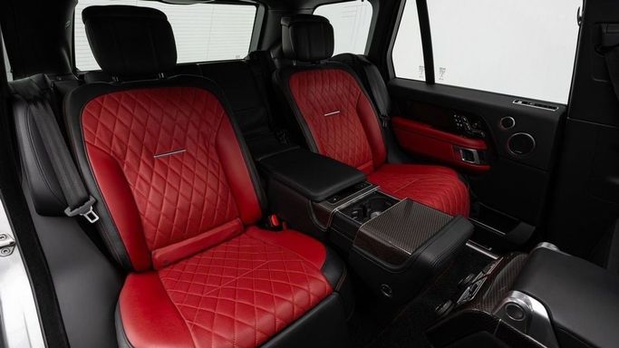 Подержанный Land Rover Range Rover SV IV Рестайлинг, 5.0 л, 2020 в Дубае от Al Ain Class Motors Серебристый цвет. GCC | AUTO.AE