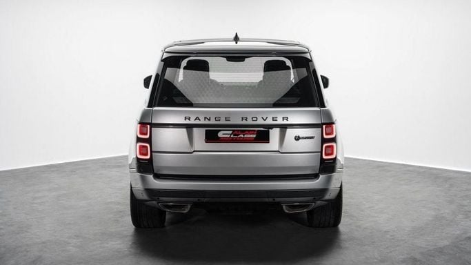 Подержанный Land Rover Range Rover SV IV Рестайлинг, 5.0 л, 2020 в Дубае от Al Ain Class Motors Серебристый цвет. GCC | AUTO.AE