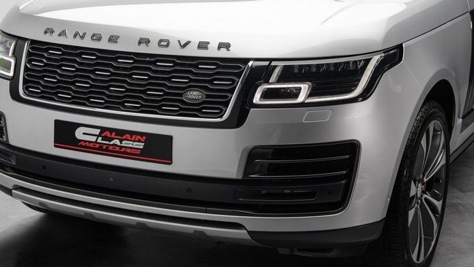 Подержанный Land Rover Range Rover SV IV Рестайлинг, 5.0 л, 2020 в Дубае от Al Ain Class Motors Серебристый цвет. GCC | AUTO.AE