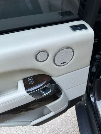 Подержанный Land Rover Range Rover P550 IV, 5.0 л, 2014 в Дубае от Alzahiah Cars Черный цвет. GCC | AUTO.AE
