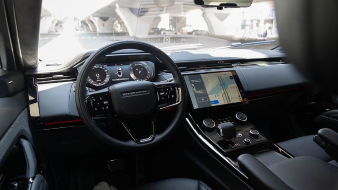 Land Rover Range Rover Sport P400 MHEV III, 2023 внедорожник 5 дв. бизнес класса в Дубае от AVA car rental черный цвет | AUTO.AE