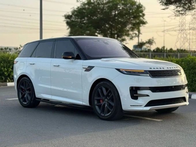 Подержанный Land Rover Range Rover Sport P400 MHEV III, 3.0 л, 2023 в Дубае от Royal Motors Белый цвет. GCC | AUTO.AE