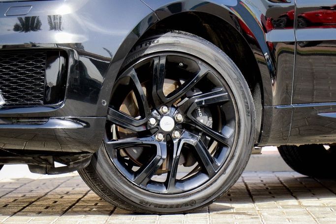 Подержанный Land Rover Range Rover Sport II Рестайлинг, 3.0 л, 2019 в Дубае от Linda Cars Черный цвет. GCC | AUTO.AE