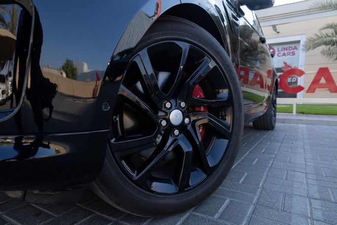 Подержанный Land Rover Range Rover Sport II Рестайлинг, 5.0 л, 2019 в Дубае от Linda Cars Черный цвет. GCC | AUTO.AE