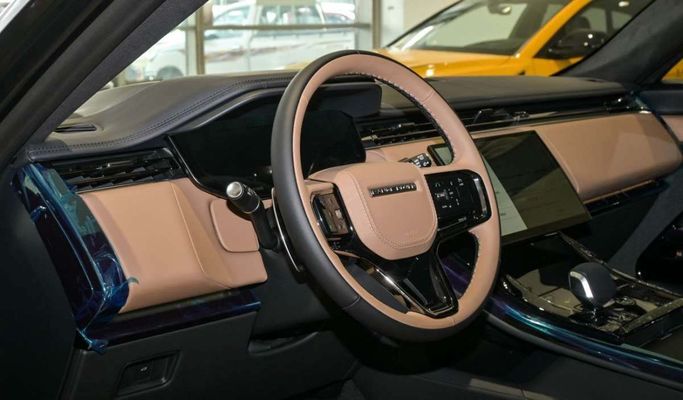 Новый Land Rover Range Rover Sport P530 III, 4.4 л, 2025 в Дубае от F7 Motors Черный цвет. Европейская | AUTO.AE