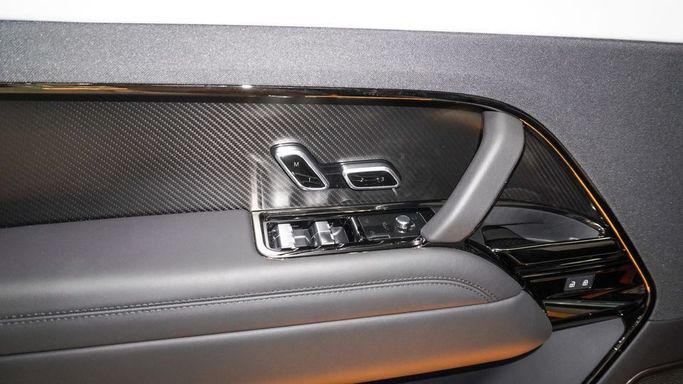 Новый Land Rover Range Rover Sport P530 MHEV V, 4.4 л, 2025 в Дубае от Najem Motors Серый цвет. Европейская | AUTO.AE