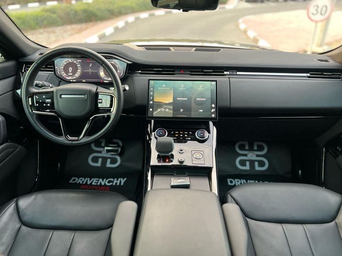 Подержанный Land Rover Range Rover Sport P400 MHEV III, 3.0 л, 2023 в Дубае от Drivenchy Motors Черный цвет. Американская | AUTO.AE