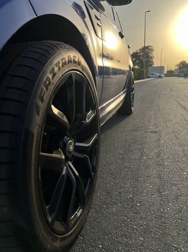 Подержанный Land Rover Range Rover Sport II, 5.0 л, 2015 в Дубае от Al Faisal Motors Синий цвет. GCC | AUTO.AE