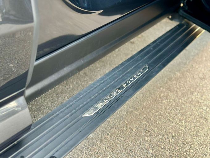 Подержанный Land Rover Range Rover Sport P530 III, 4.4 л, 2023 в Дубае от Express Motors Серый цвет. Корейская | AUTO.AE