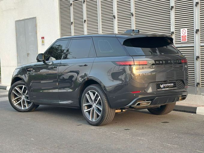 Подержанный Land Rover Range Rover Sport P530 III, 4.4 л, 2023 в Дубае от Express Motors Серый цвет. Корейская | AUTO.AE