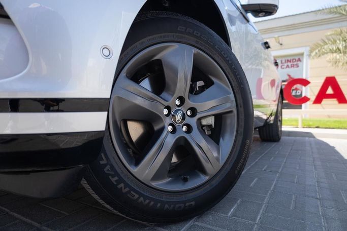 Подержанный Land Rover Range Rover Velar I, 2.0 л, 2021 в Дубае от Linda Cars Серебристый цвет. GCC | AUTO.AE