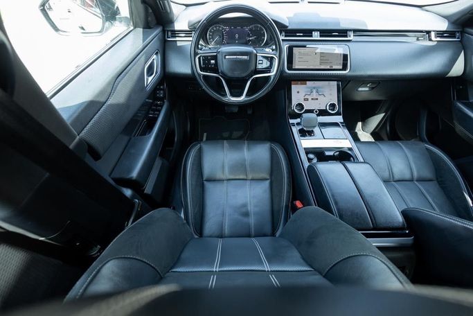 Подержанный Land Rover Range Rover Velar I, 2.0 л, 2021 в Дубае от Linda Cars Серебристый цвет. GCC | AUTO.AE