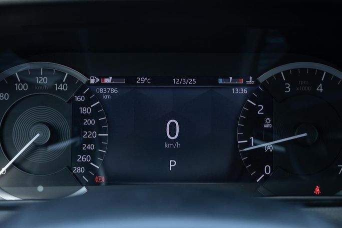 Подержанный Land Rover Range Rover Velar I, 2.0 л, 2021 в Дубае от Linda Cars Серебристый цвет. GCC | AUTO.AE