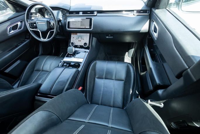 Подержанный Land Rover Range Rover Velar I, 2.0 л, 2021 в Дубае от Linda Cars Серебристый цвет. GCC | AUTO.AE