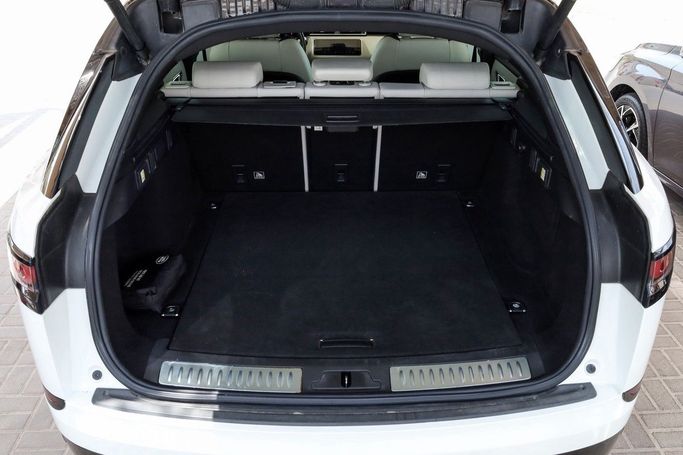 Подержанный Land Rover Range Rover Velar I, 2.0 л, 2018 в Дубае от Linda Cars Белый цвет. GCC | AUTO.AE