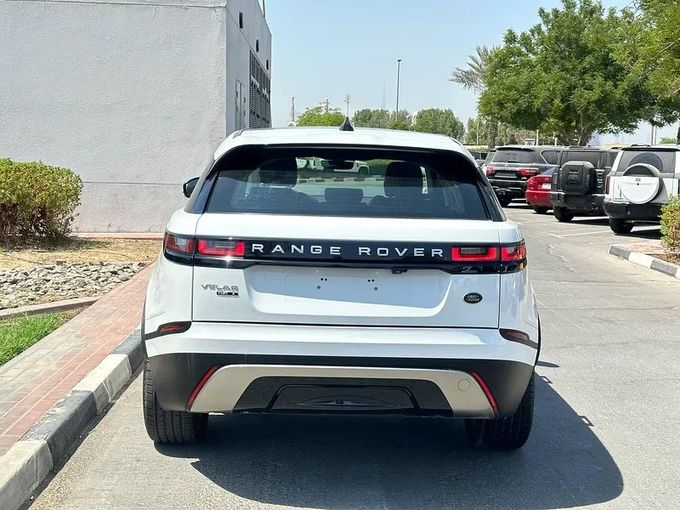 Подержанный Land Rover Range Rover Velar P250 I, 2.0 л, 2019 в Дубае от Formula Motors Белый цвет. GCC | AUTO.AE