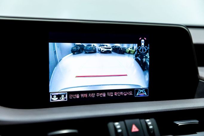 Used Lexus ES 300h VII, 2.5 l, 2021 in Dubai by C7 Motors, Silver color. Korean Specs | AUTO.AE
