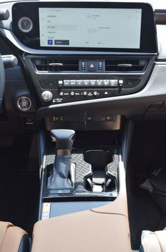 Новый Lexus ES 350 VII Рестайлинг, 3.5 л, 2024 в Дубае от Mohamed Hakim Motors Белый цвет. GCC | AUTO.AE