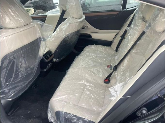 Новый Lexus ES 350 VII Рестайлинг, 3.5 л, 2024 в Дубае от Mohamed Hakim Motors Черный цвет. GCC | AUTO.AE
