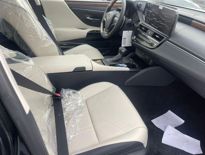 Новый Lexus ES 350 VII Рестайлинг, 3.5 л, 2024 в Дубае от Mohamed Hakim Motors Черный цвет. GCC | AUTO.AE